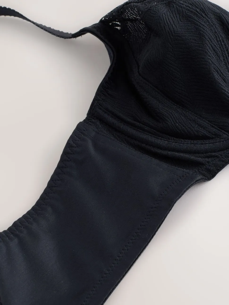 Noir - Soutien-gorge DD-H à armatures avec bonnets classiques