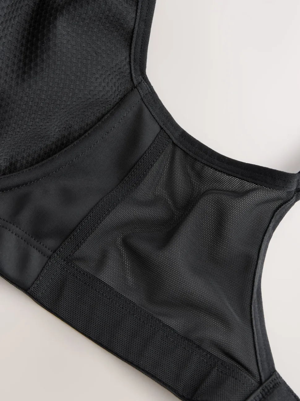 Noir - Soutien-gorge de sport DD+ sans rembourrage avec bonnet complet Dry Tech à impact élevé