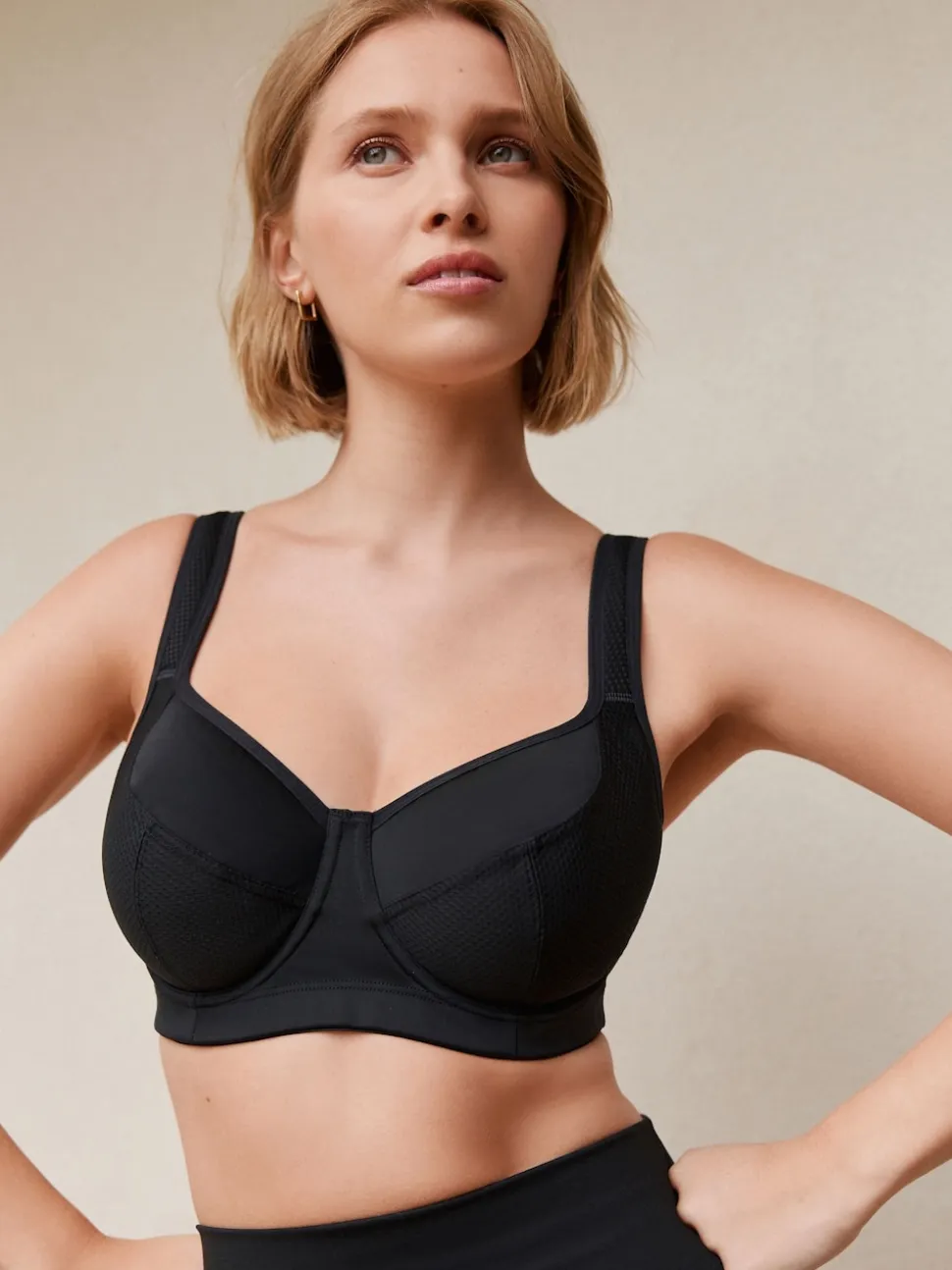 Noir - Soutien-gorge de sport DD+ sans rembourrage avec bonnet complet Dry Tech à impact élevé