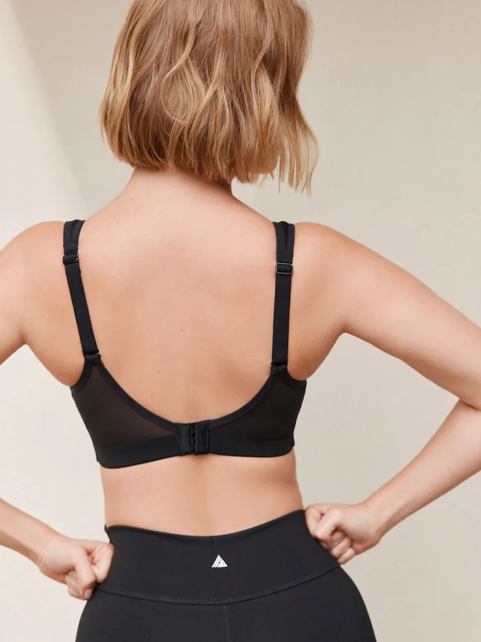 Noir - Soutien-gorge de sport DD+ sans rembourrage avec bonnet complet Dry Tech à impact élevé