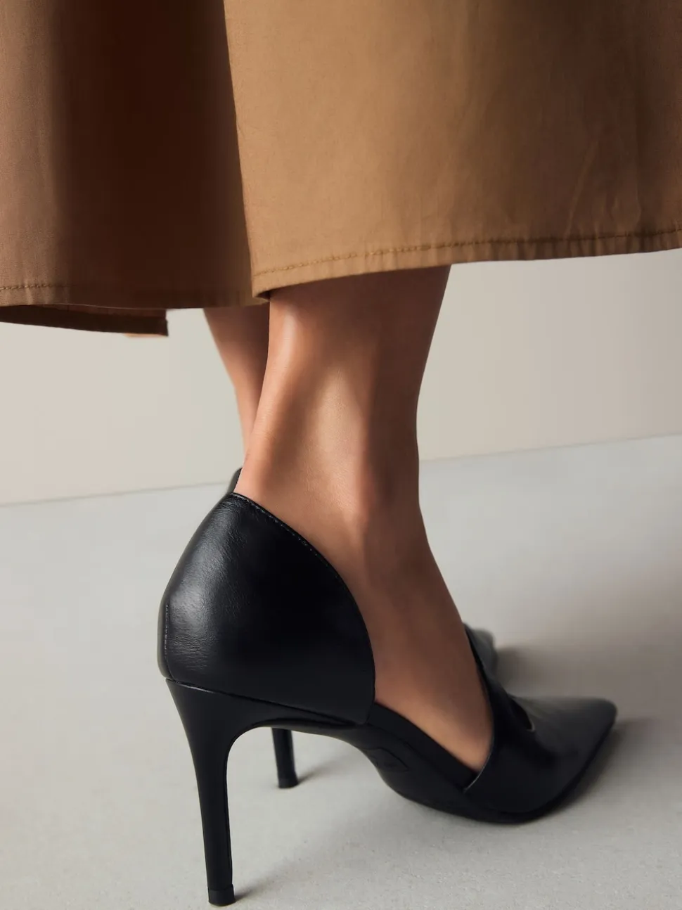 Noir - Talons de cour asymétriques en cuir haut de gamme