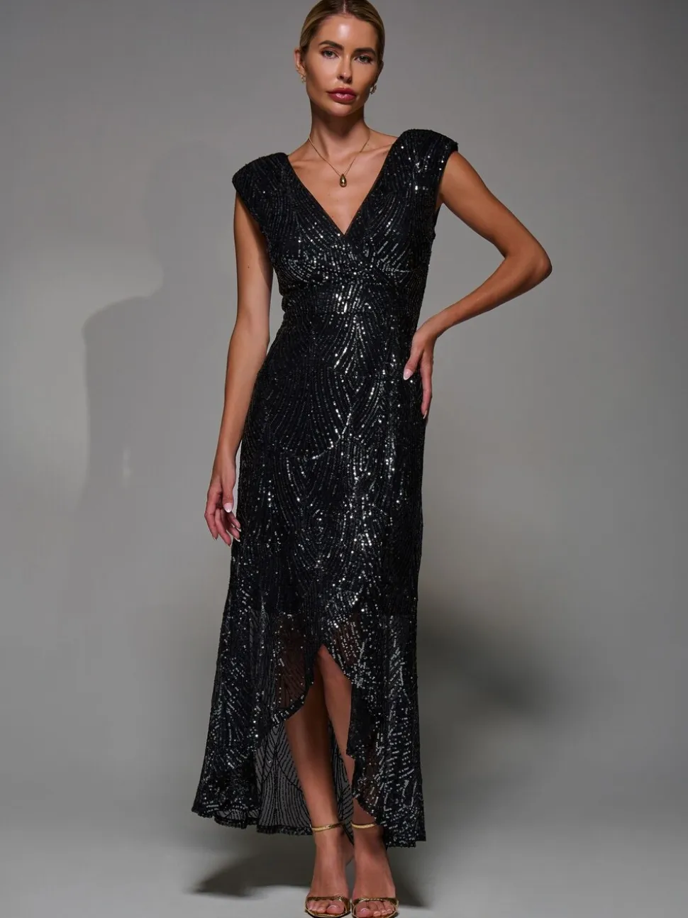 Noir chrome - Robe longue Jolie Moi à sequins et ourlet asymétrique à volants