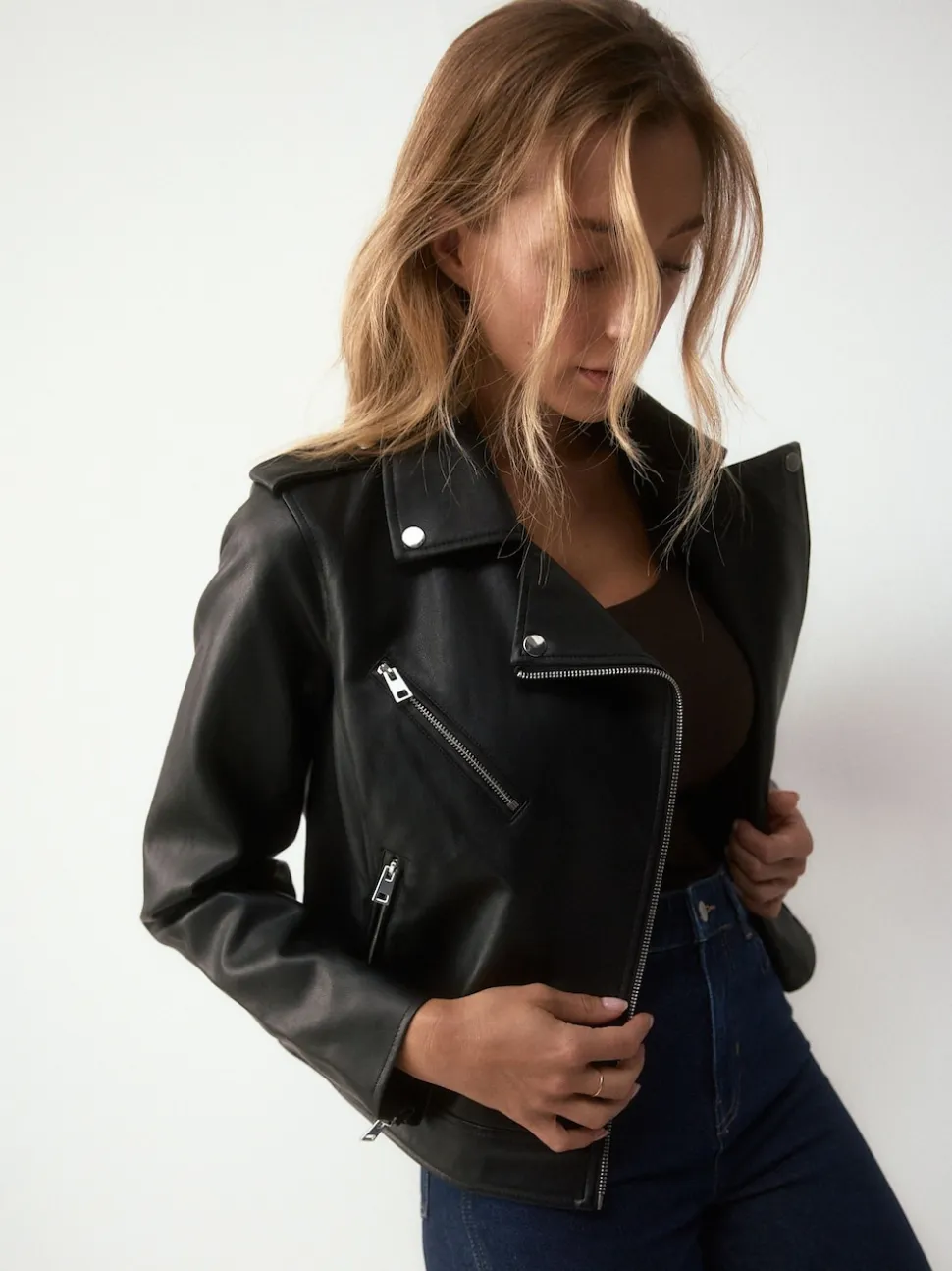 Noir poitrine généreuse - Veste de motard en cuir faux