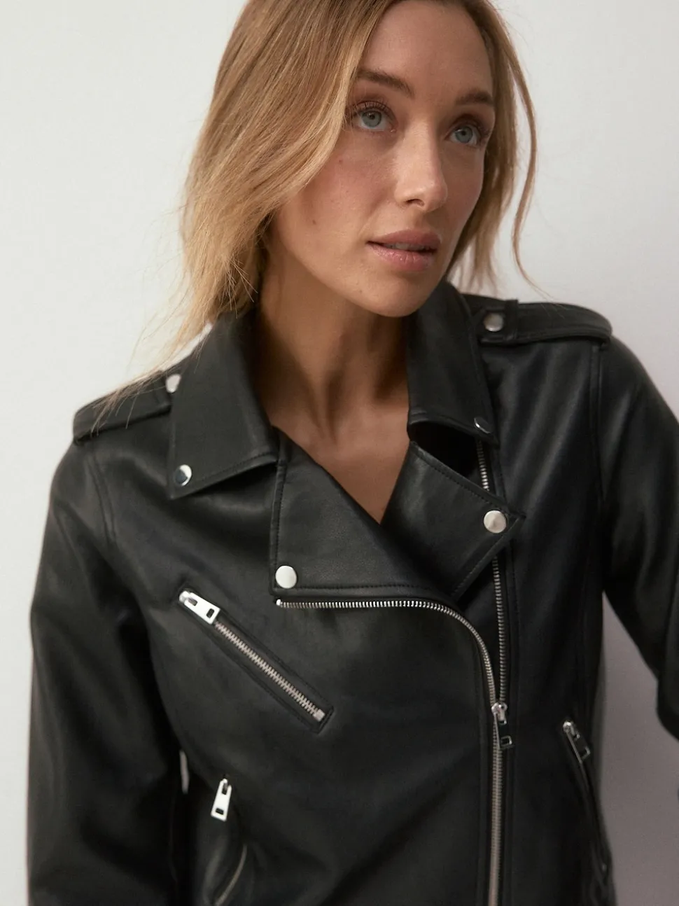 Noir poitrine généreuse - Veste de motard en cuir faux