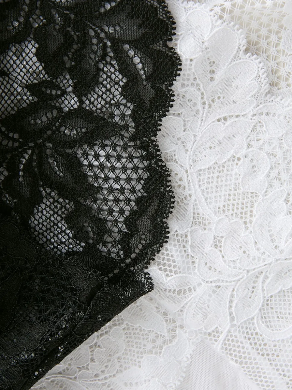Noir/Blanc - Lot de 2 slips en dentelle