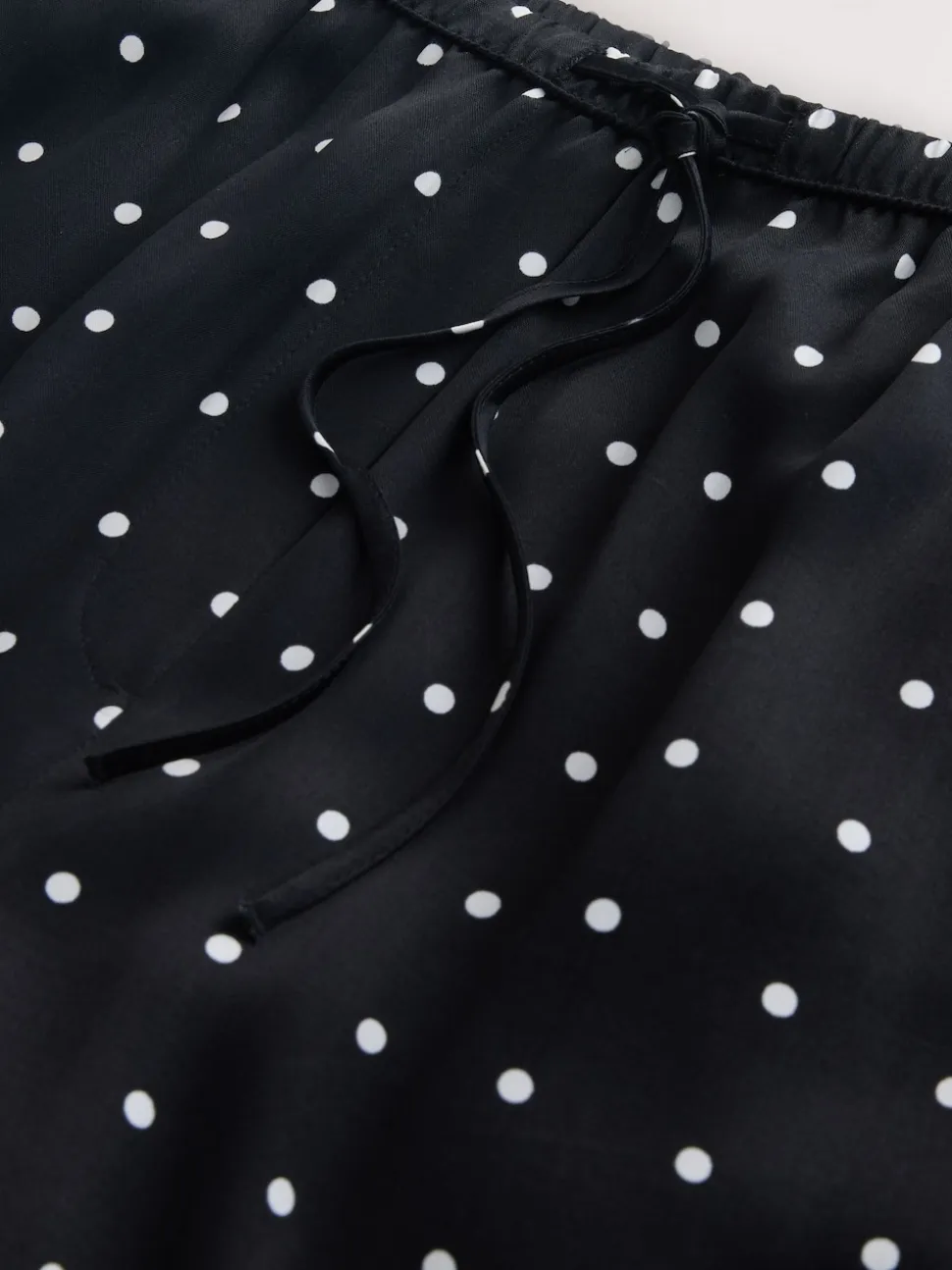 Noir/Blanc à pois - Pantalons en satin à jambe large et taille ceinturée