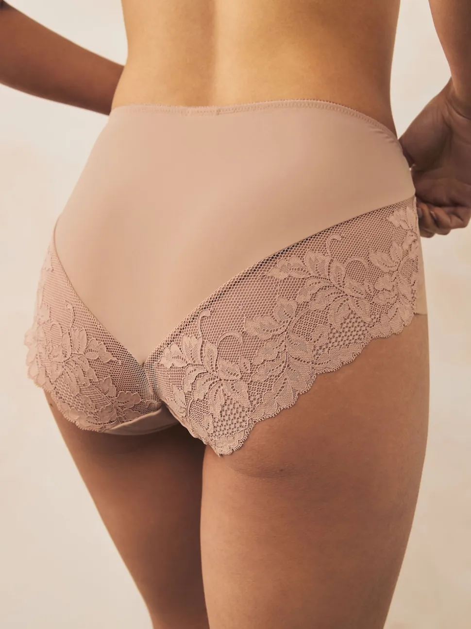 Noir/Blanc/Ppraline Nude - No VPL Lace Back Briefs 3 Pack