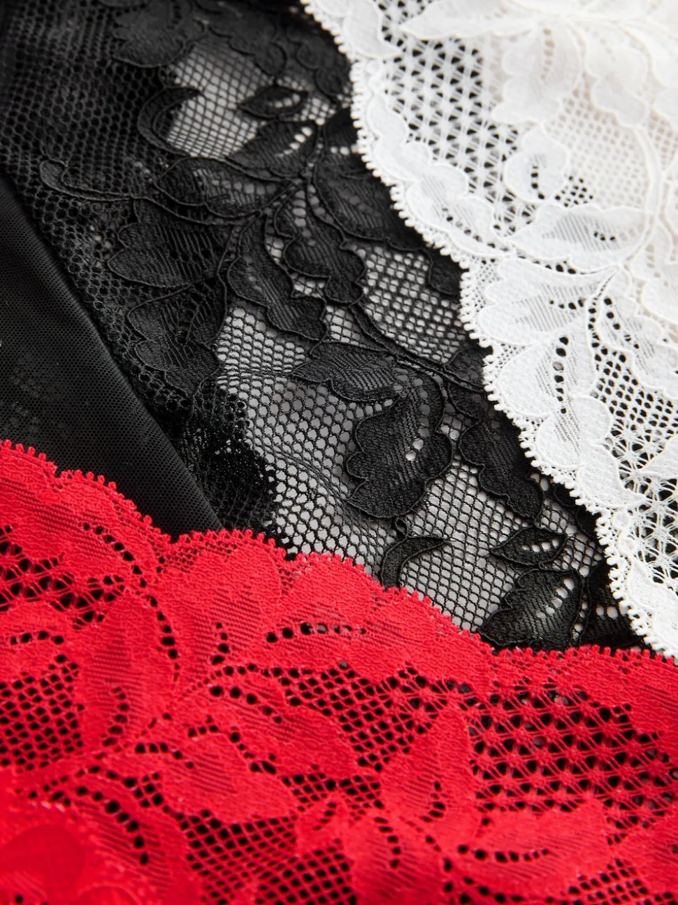 Noir/Rouge/Crème - Lot de 3 slips en dentelle