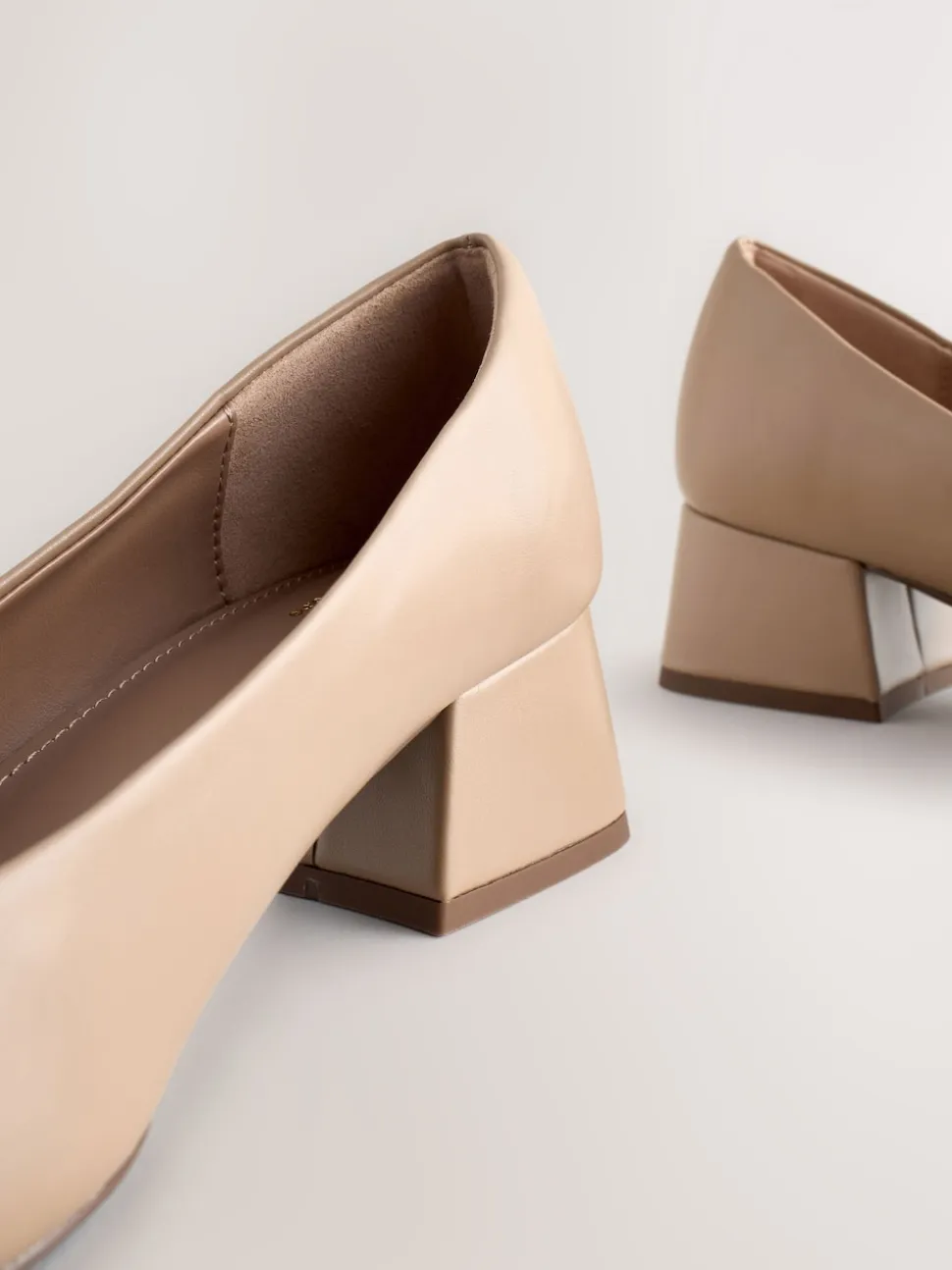 Nude - Chaussures à talons bas Forever Comfort® Toe Cap