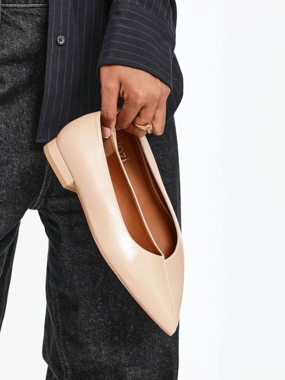 Nude - Chaussures plates Linzi Coupe large Compete à bout pointu