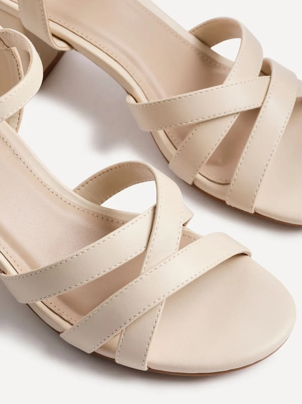 Nude - Sandales Linzi Flair à talons avec bretelles croisées sur le devant