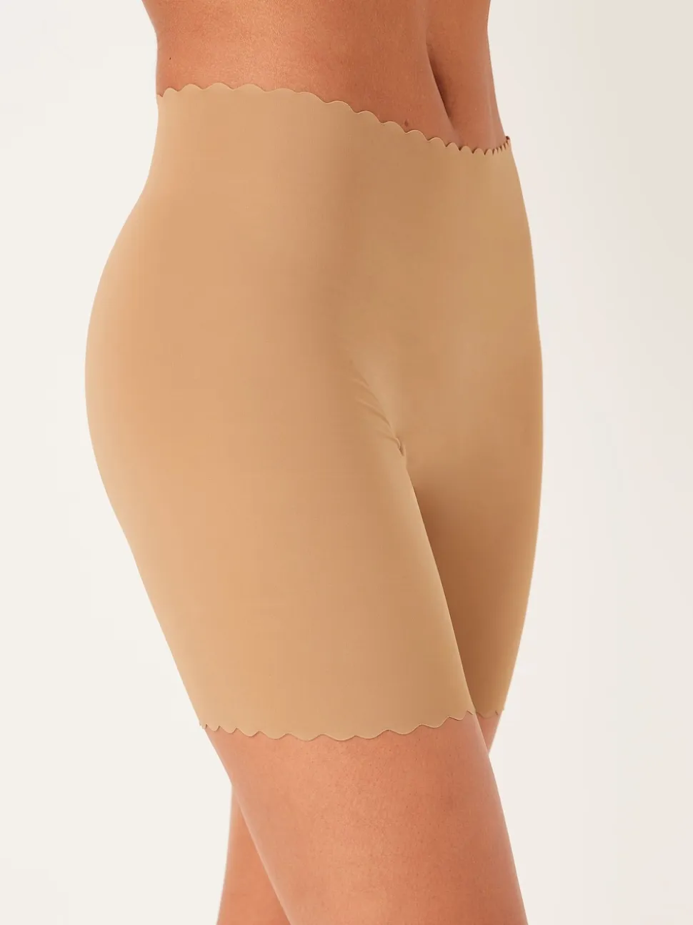 Nude - Slip festonné raffermissant et gainant au niveau des cuisses