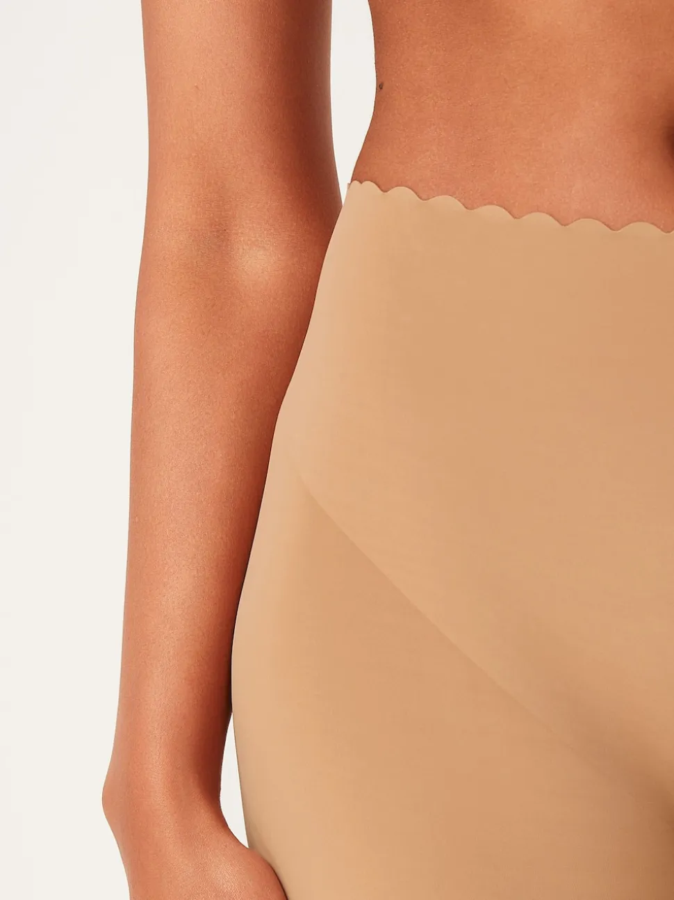 Nude - Slip festonné raffermissant et gainant au niveau des cuisses