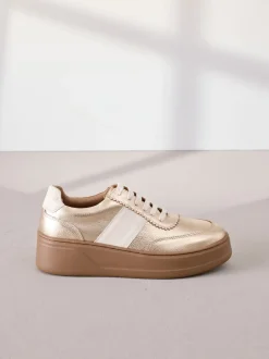Or - Baskets Signature haut de gamme à lacets et semelle épaisse compensées en cuir