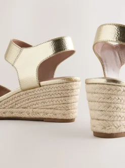 Or - Chaussures compensées à bout élastique avec brides