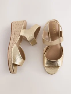 Or - Chaussures compensées à bout élastique avec brides