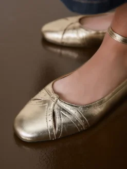Or - Chaussures plates Forever Comfort® en cuir avec bride à la cheville