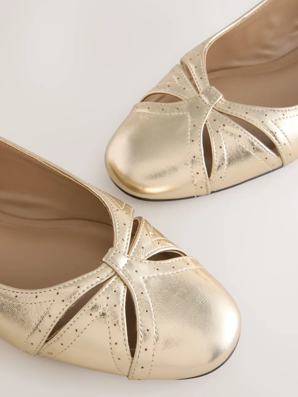 Or - Chaussures plates Forever Comfort® en cuir avec bride à la cheville