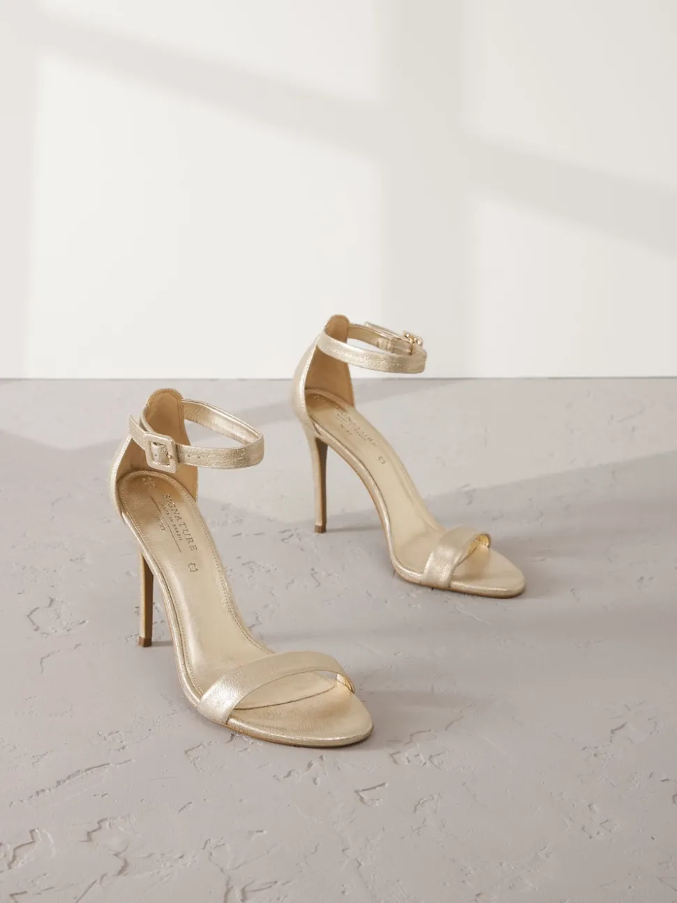 Or - Signature Premium Leather High Round Toe Simple Sandales