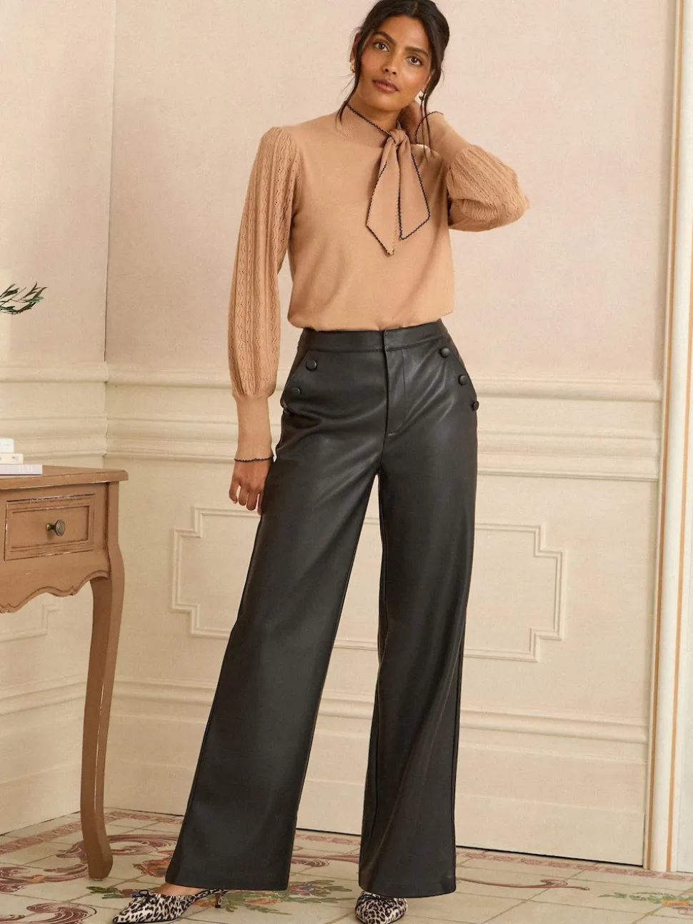 Pantalon large en similicuir Love & Roses à boutons