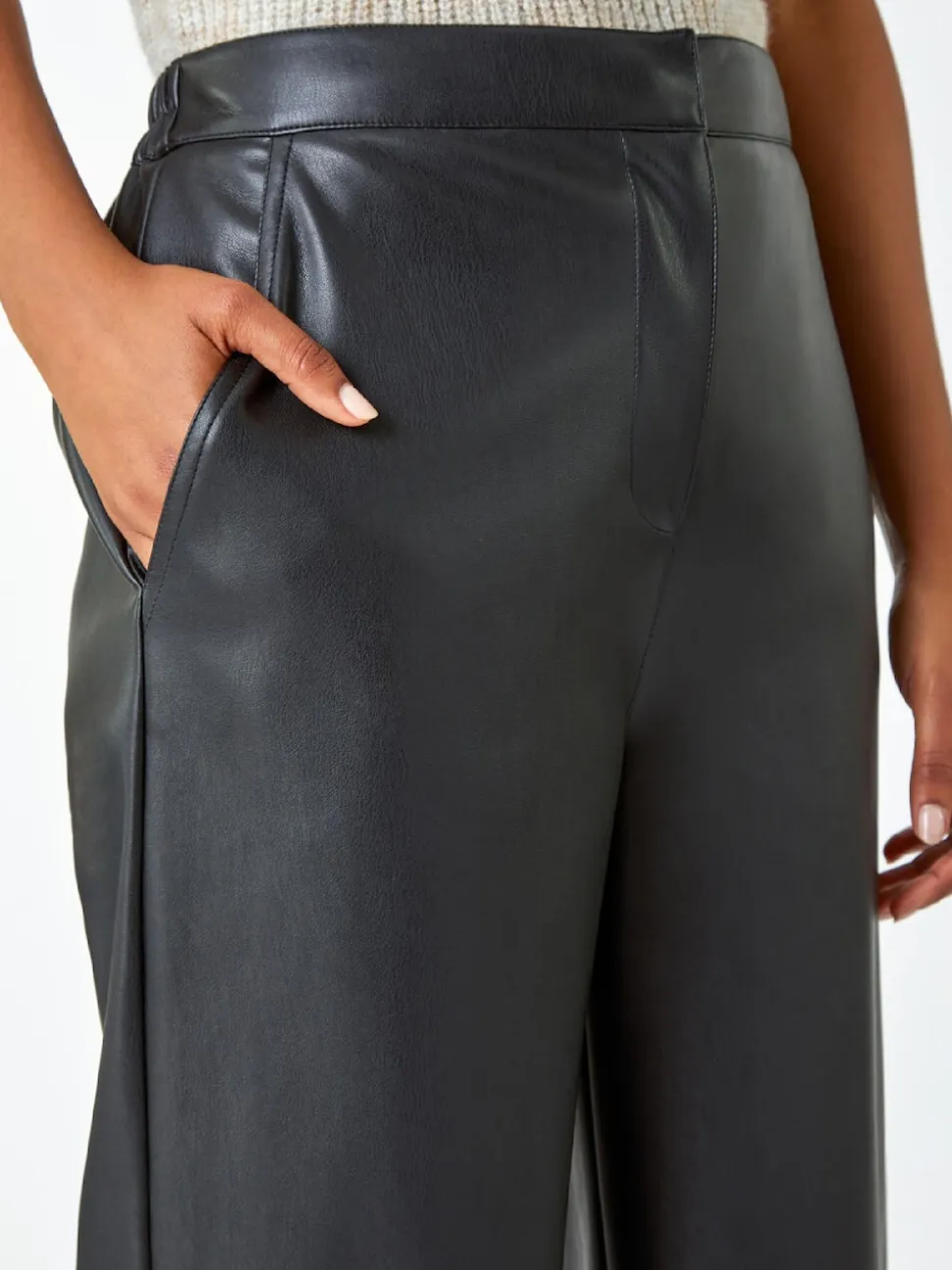 Pantalon Roman Imitation Cuir Large Raccourci