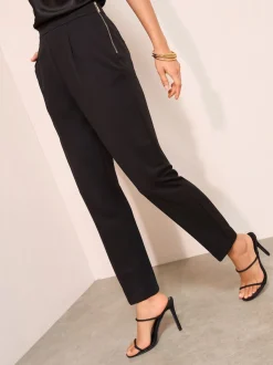 Pantalons Friends Like These fuselés en sergé extensible
