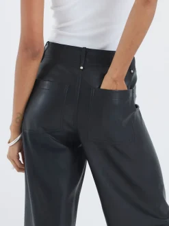Pantalons River Island raccourcis en similicuir à coutures