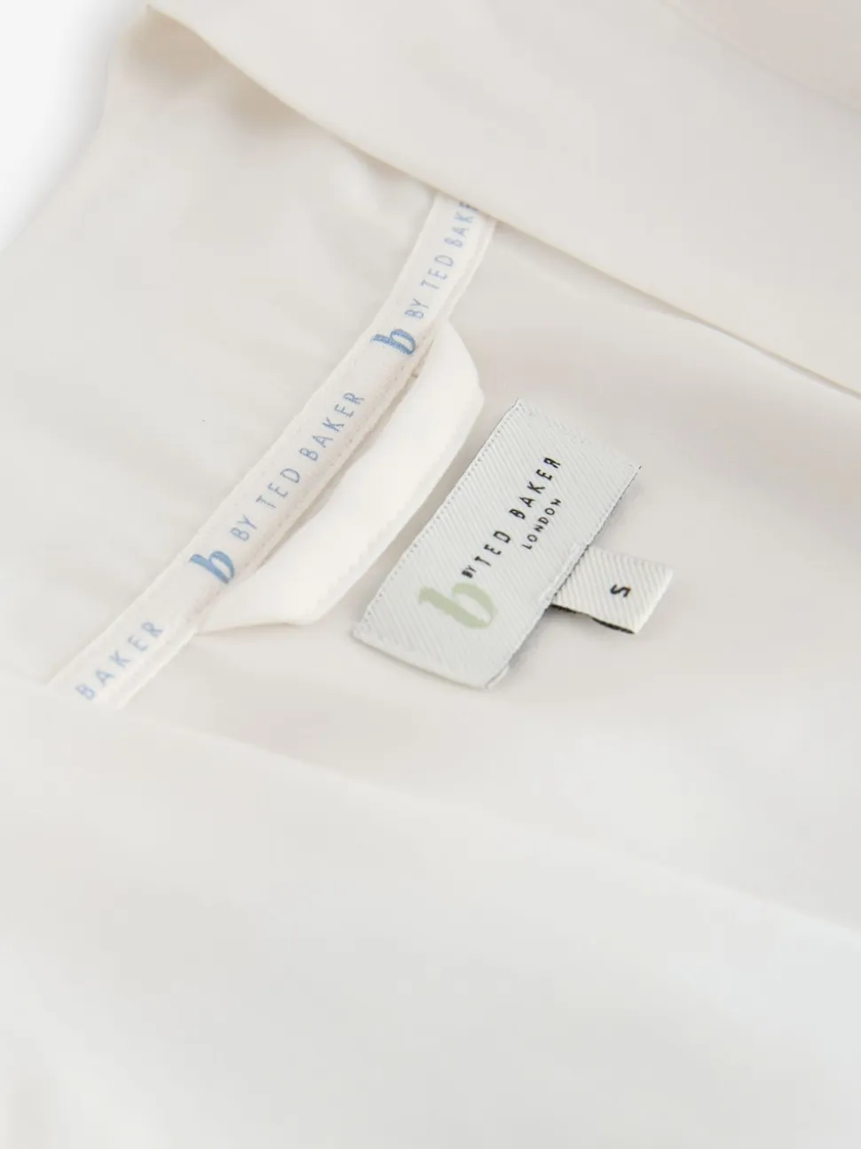 Peignoir B by Ted Baker écru en satin et dentelle