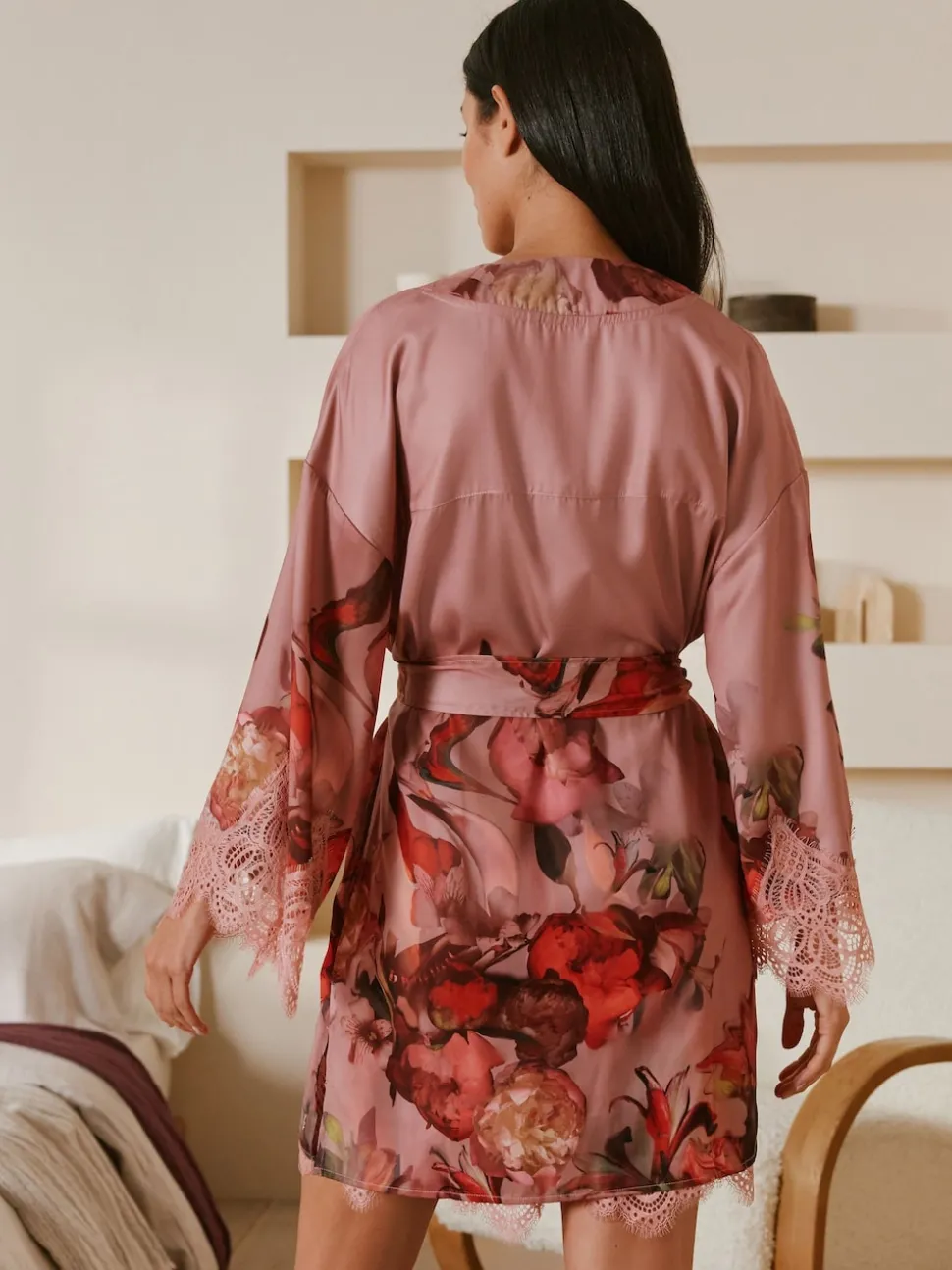 Peignoir B by Ted Baker en satin rose