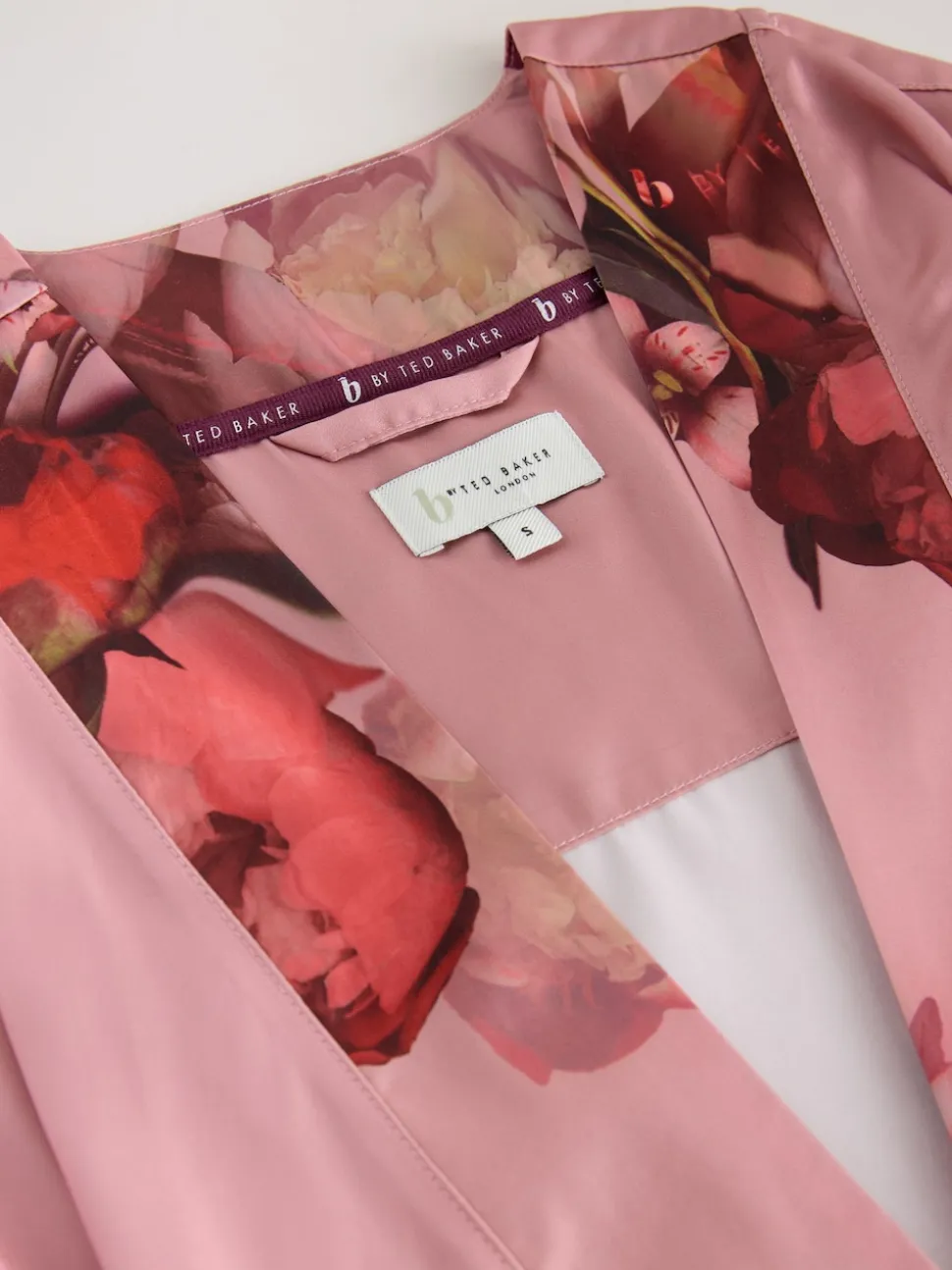 Peignoir B by Ted Baker en satin rose