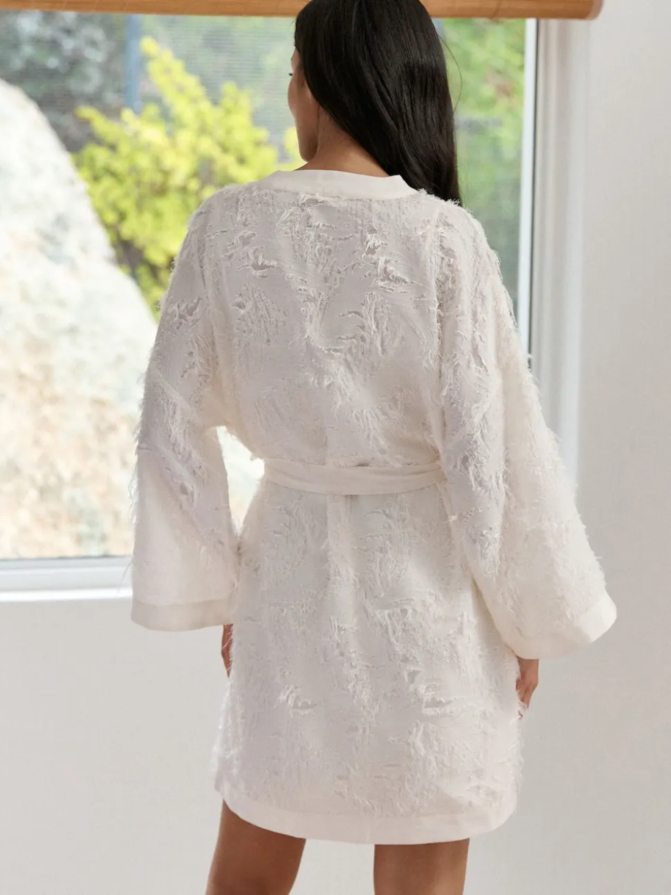 Peignoir B by Ted Baker ivoire à plumes