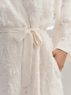 Peignoir B by Ted Baker ivoire à plumes