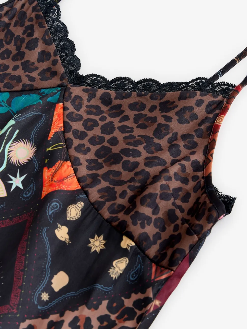 Peignoirs en satin Gamme longue Never Fully Dressed