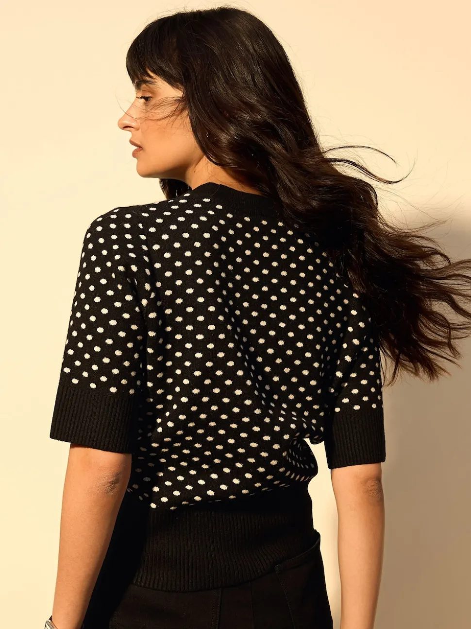 Point noir de Polka - Haut super doux en maille à manches courtes
