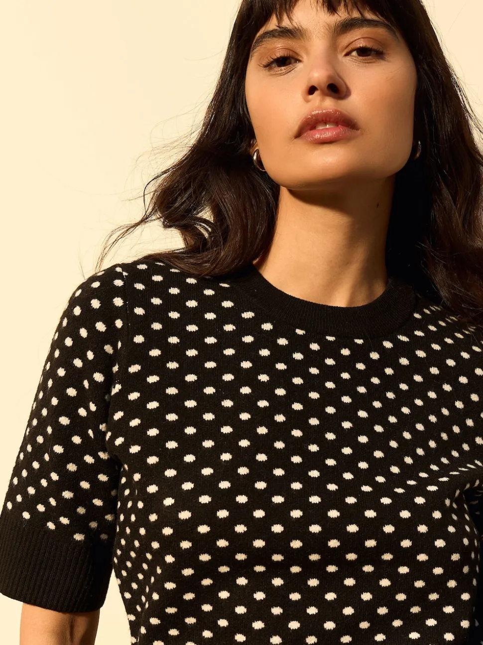 Point noir de Polka - Haut super doux en maille à manches courtes
