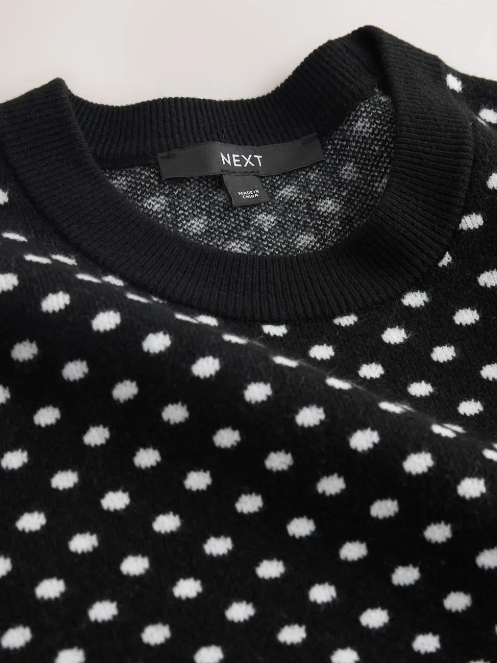 Point noir de Polka - Haut super doux en maille à manches courtes