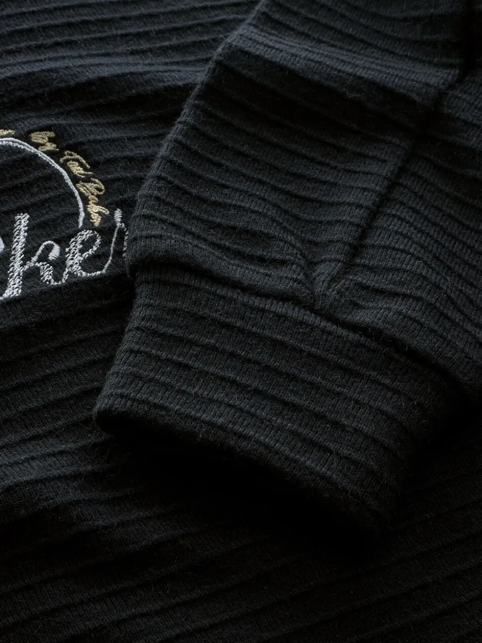 Pull B by Ted Baker côtelé noir en maille