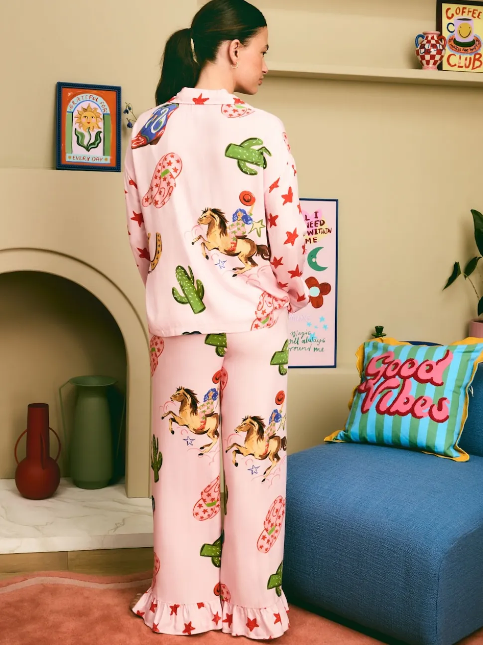 Pyjama Eleanor Bowmer Howdy rose pâle boutonné en viscose