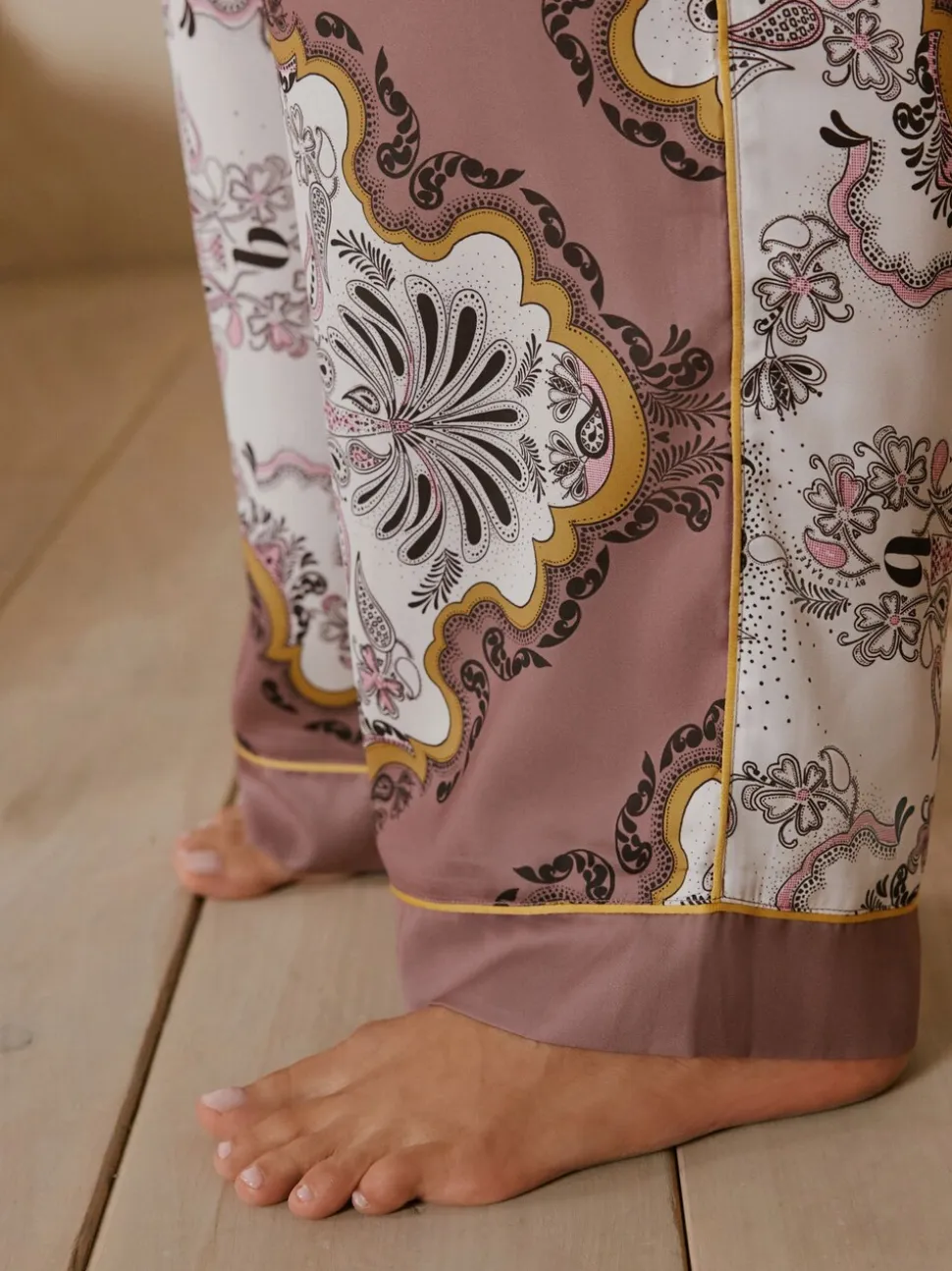 Pyjamas B by Ted Baker marron vison en satin imprimé écharpe boutonnés