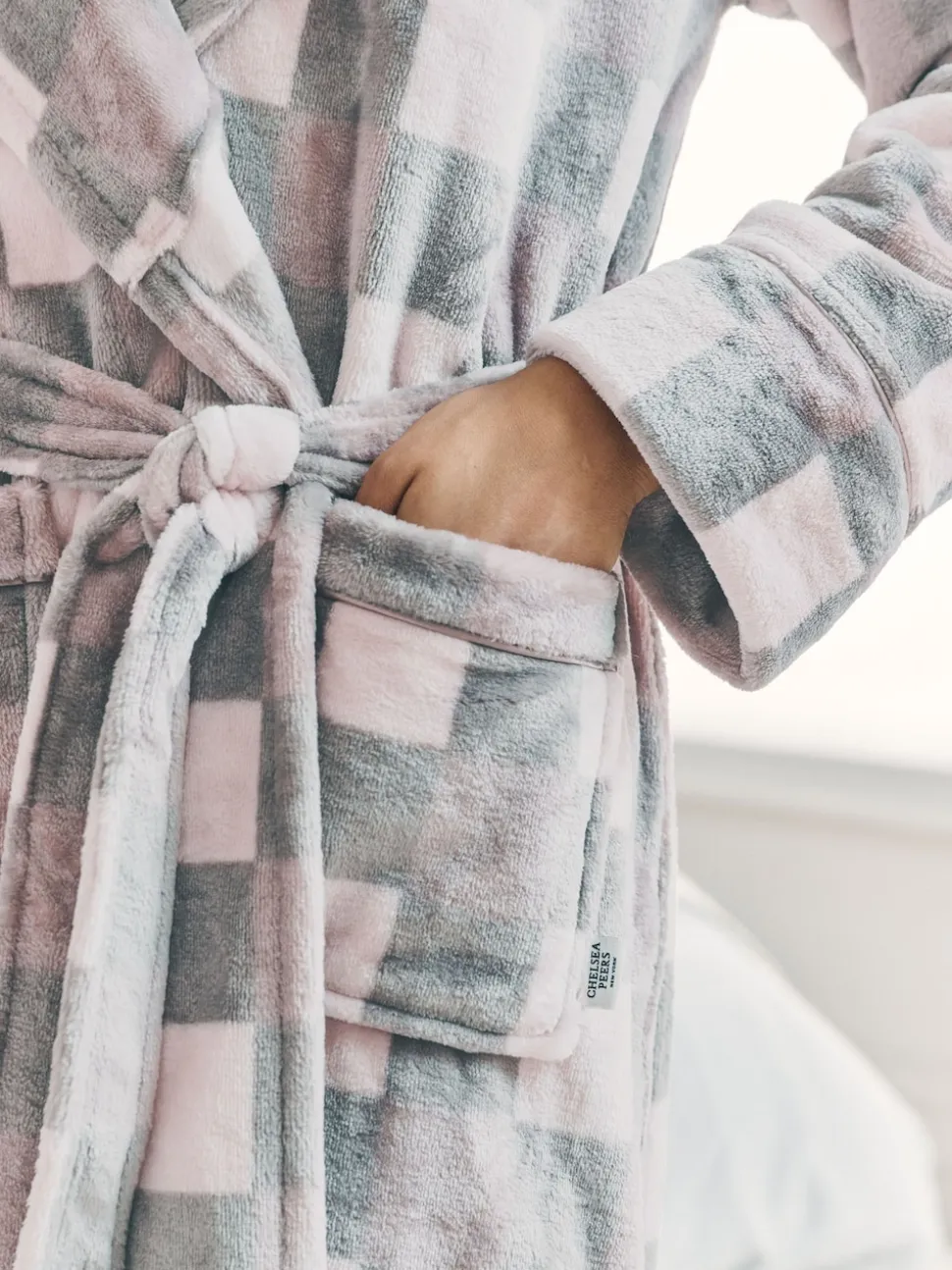 Robe de chambre Chelsea Peers en polaire à carreaux à capuche
