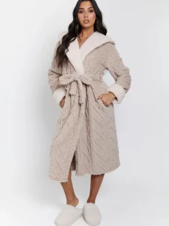 Robe de chambre mi-longue Loungeable à capuche et découpes en maille torsadée
