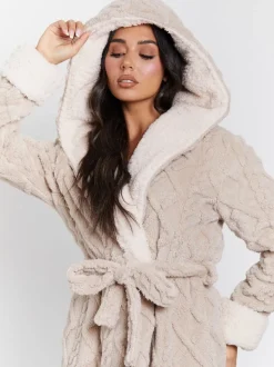 Robe de chambre mi-longue Loungeable à capuche et découpes en maille torsadée