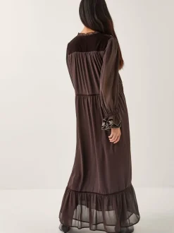 Robe longue Monsoon Nova en mousseline à empiècement brodé