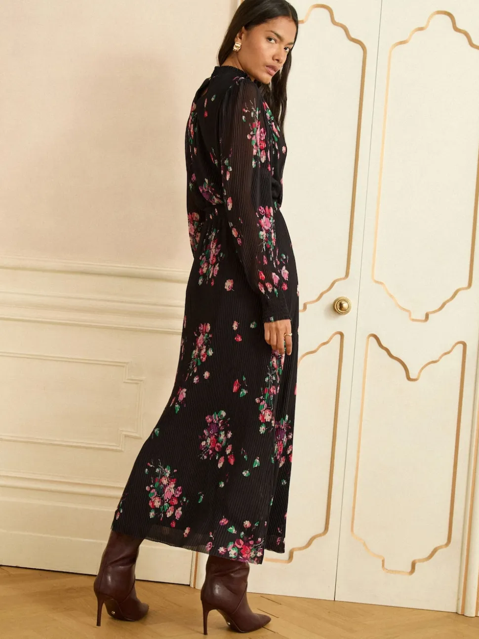 Robe Mi-long Love & Roses plissée en maille à Col montant