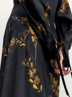 Robe Mi-longue BHOEM Satin Fleuri Imprimé Noir Kimono