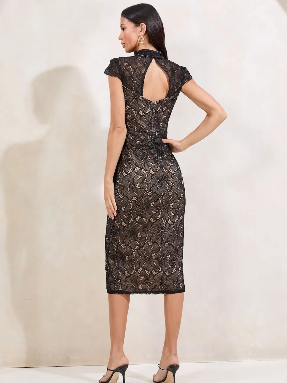 Robe mi-longue Lipsy Bodycon en dentelle à manches courtes