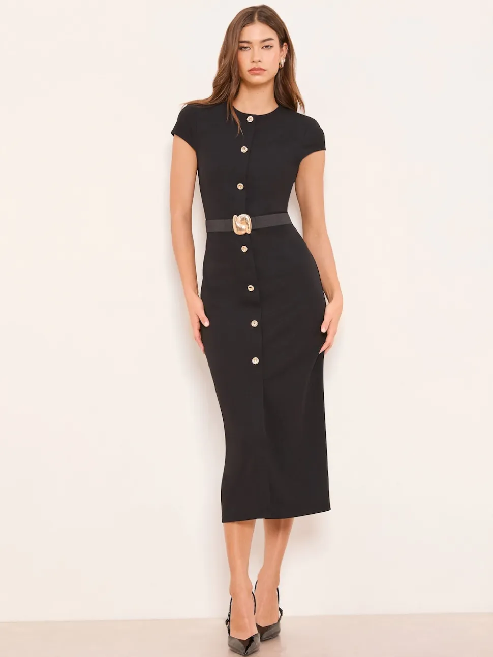 Robe mi-longue Lipsy bodycon à manches bonnets boutonnée à travers la ceinture