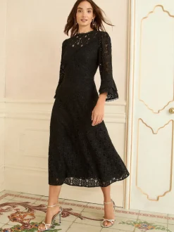 Robe mi-longue Love & Roses en dentelle à manches flûte