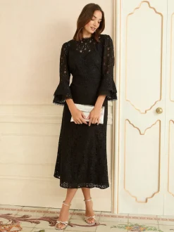 Robe mi-longue Love & Roses en dentelle à manches flûte