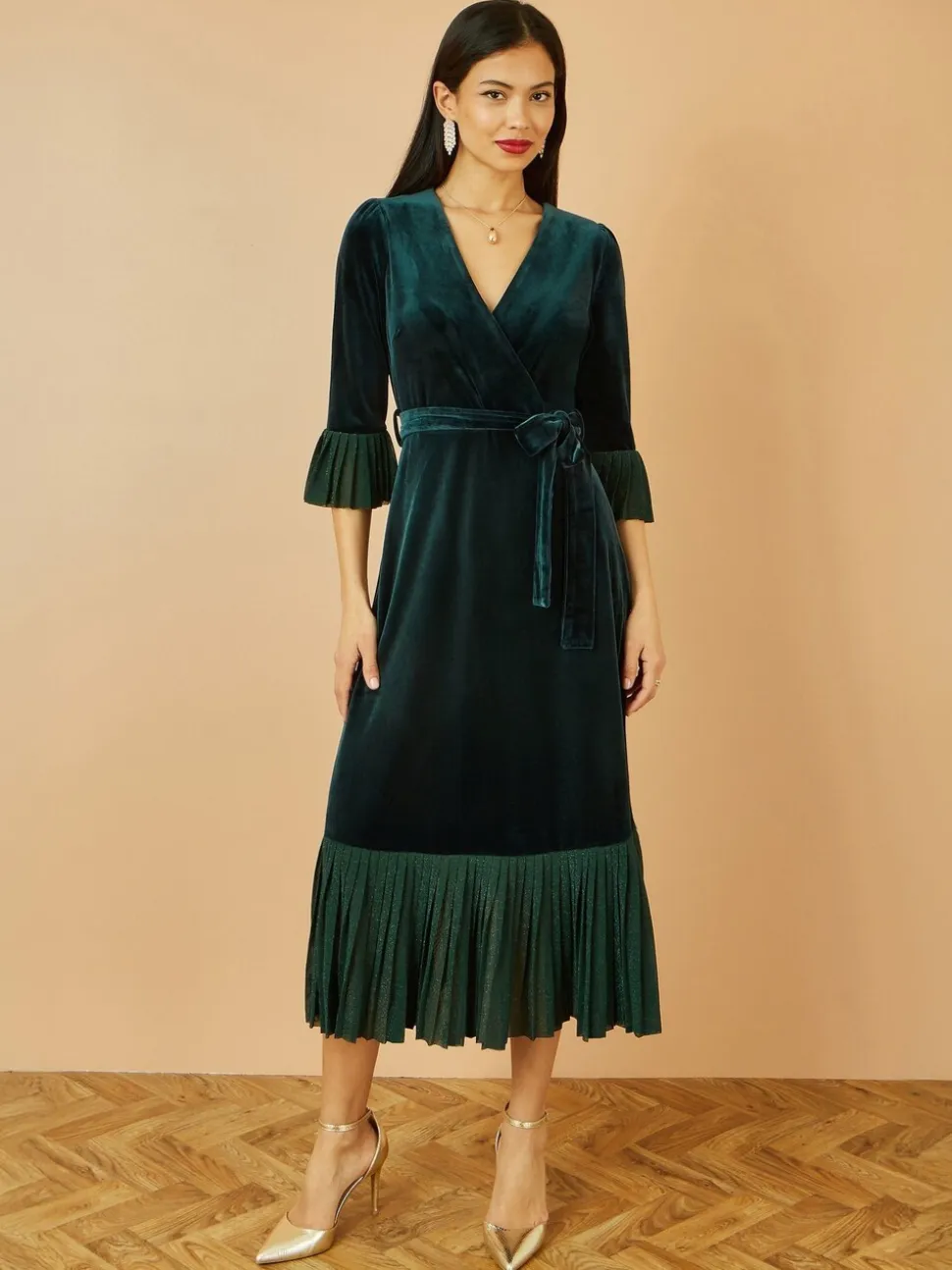 Robe mi-longue Yumi Velvet avec ourlet contrastant